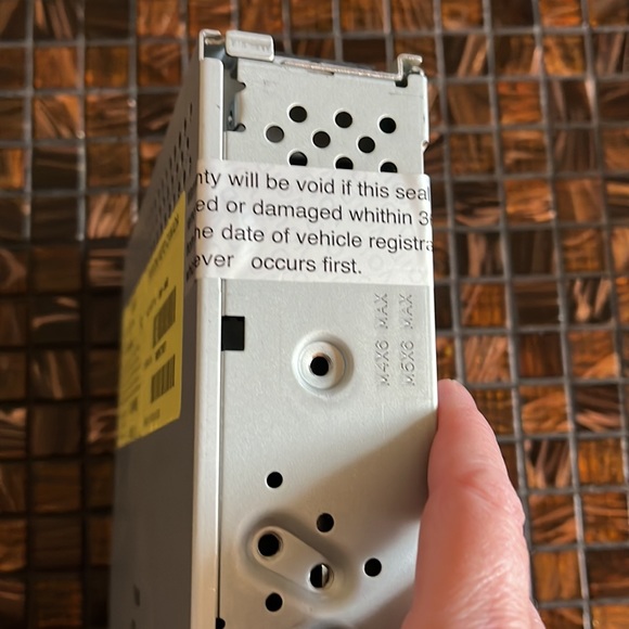 Hyundai Elantra factory car stereo (2007-2010) - Picture 3 of 5